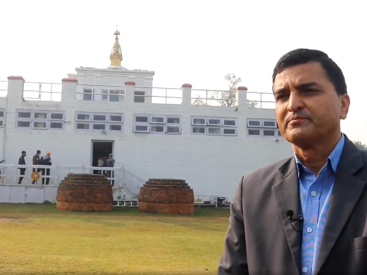 मायादेवी मन्दिर खुला भएको जानकारी गराउँदै मन्त्री भट्टराई ।